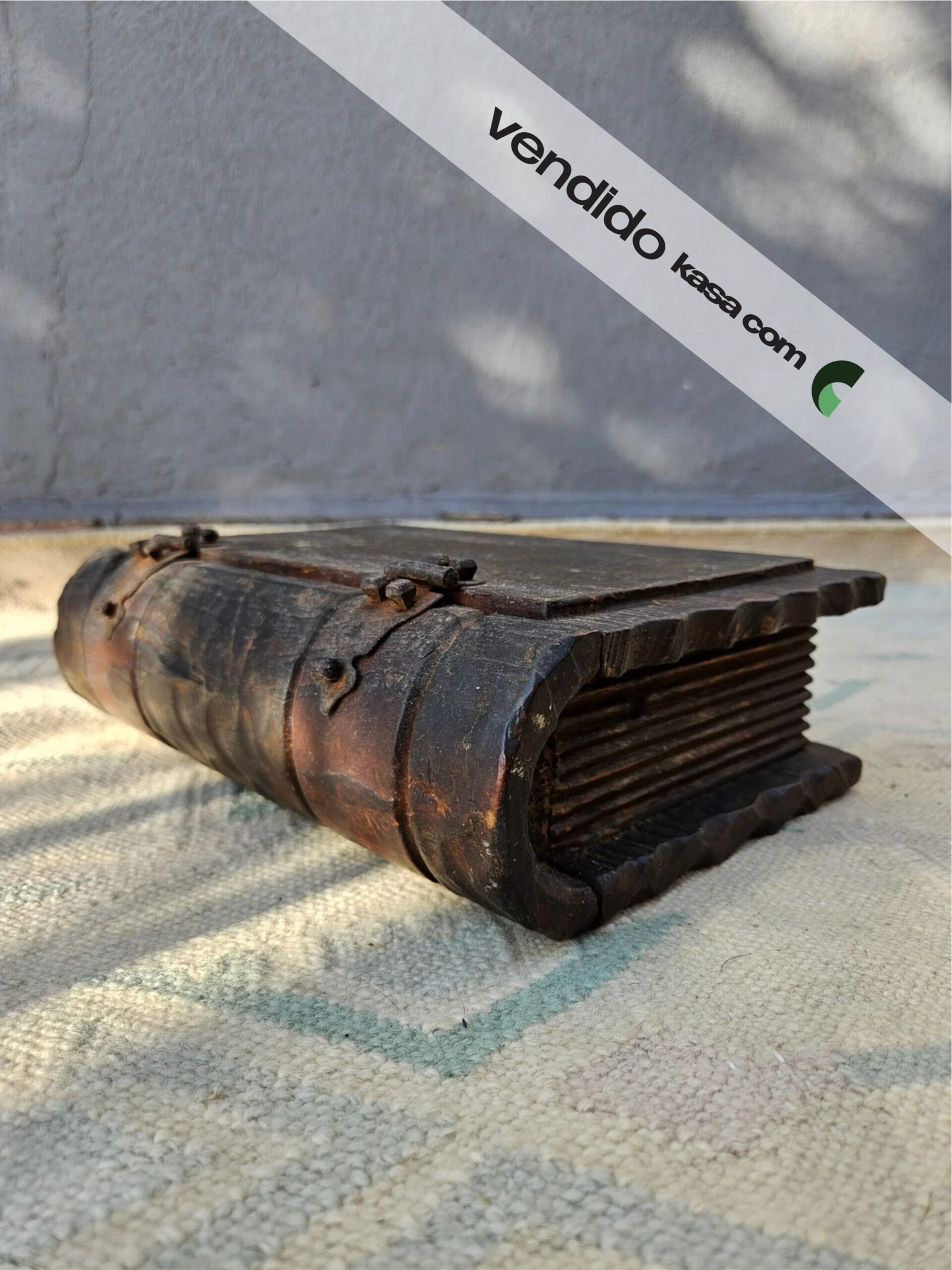 Livro Caixa Esculpido