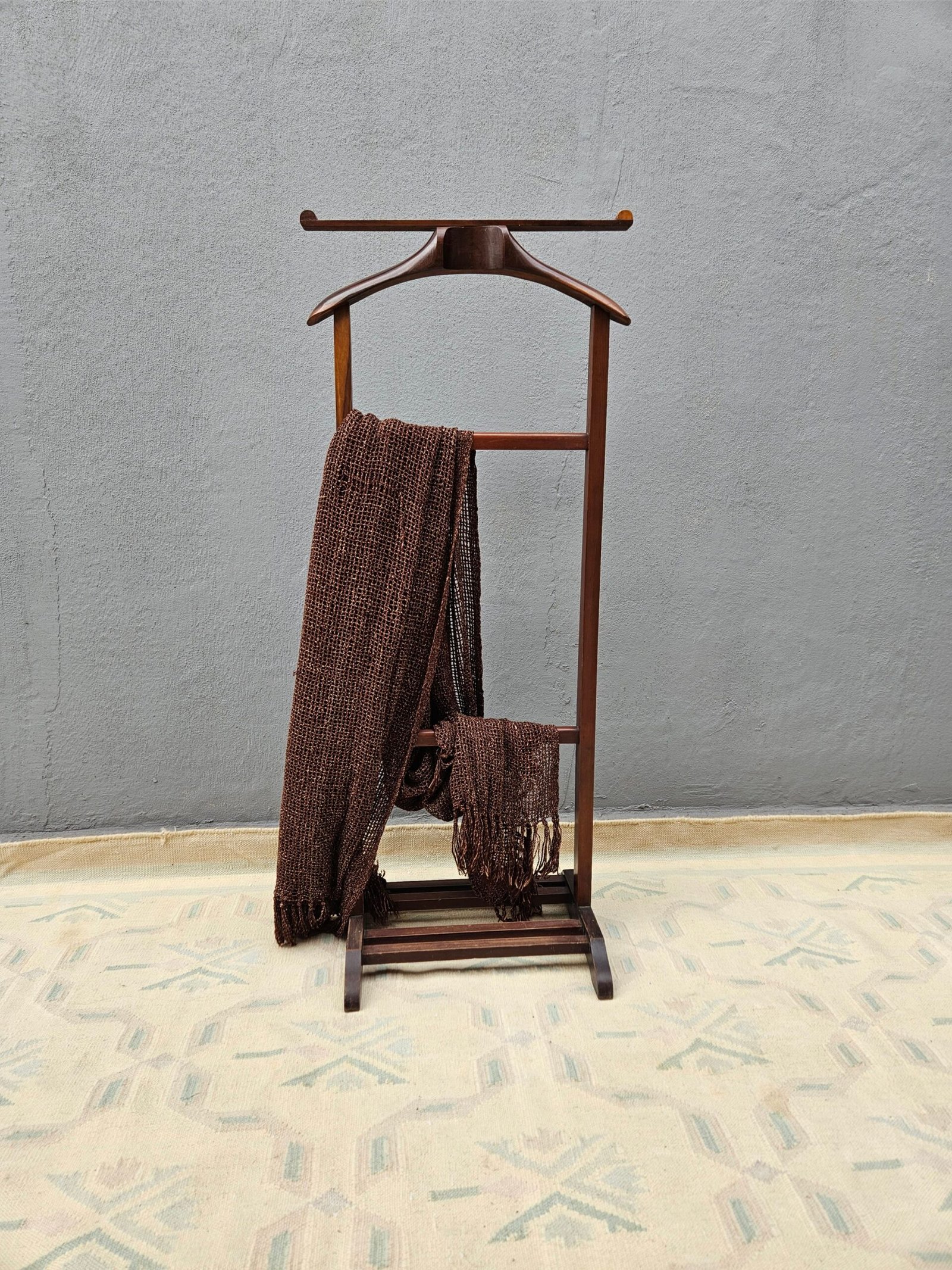 ​Mancebo Valet Vintage em Madeira Imbuia